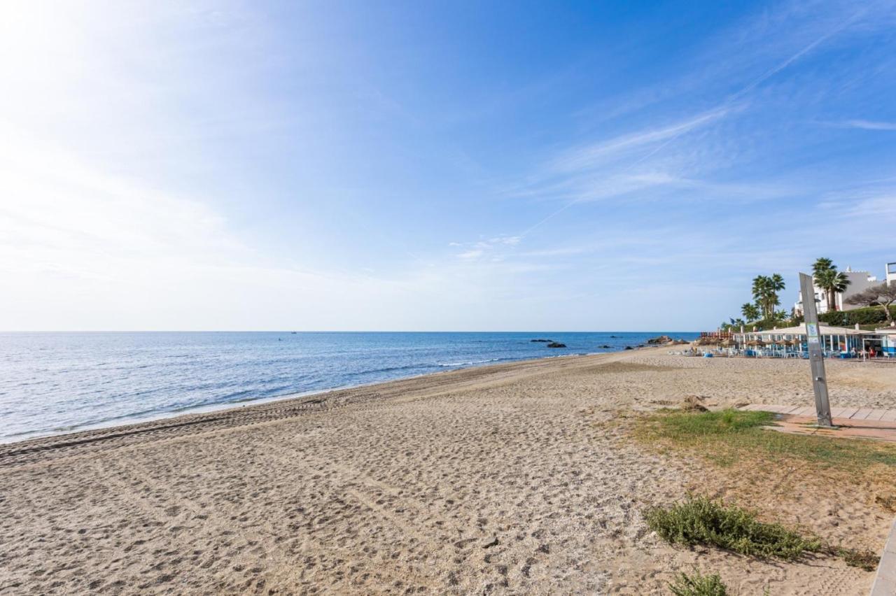 Holidays2Mijas Costa Lubina Del Sol Frontline Beach, Pool, Terrace, Seaview & Parking Sitio de Calahonda ภายนอก รูปภาพ