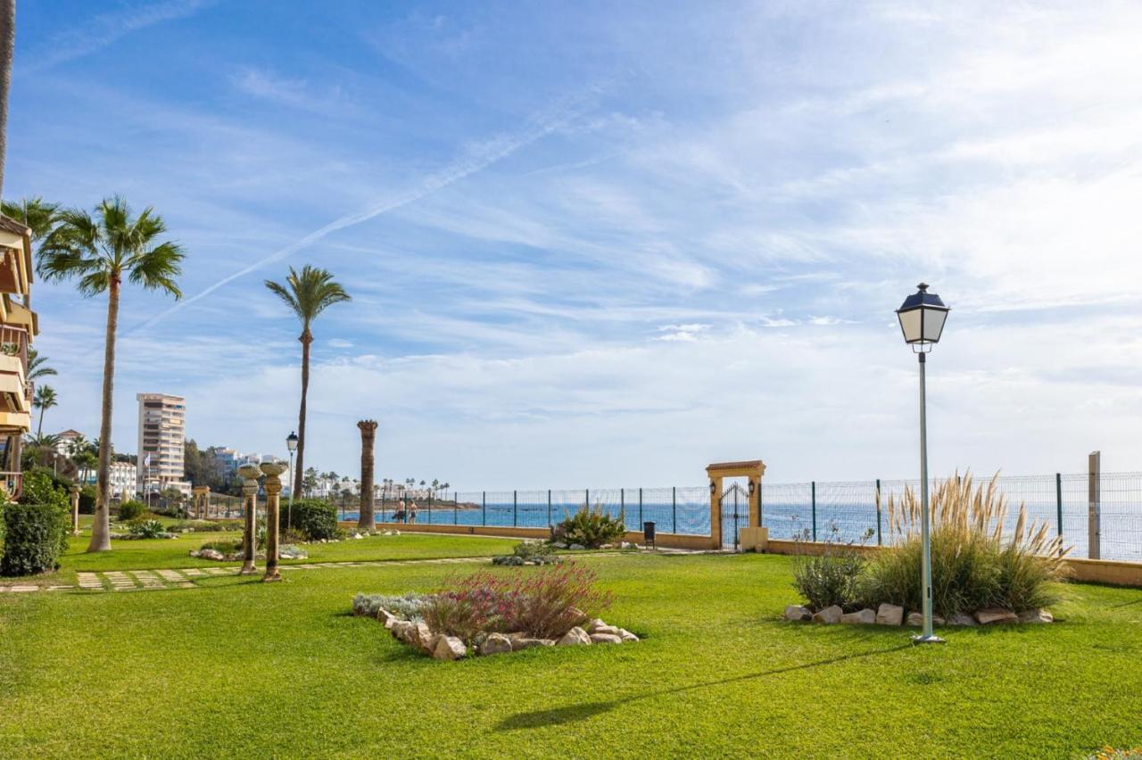 Holidays2Mijas Costa Lubina Del Sol Frontline Beach, Pool, Terrace, Seaview & Parking Sitio de Calahonda ภายนอก รูปภาพ
