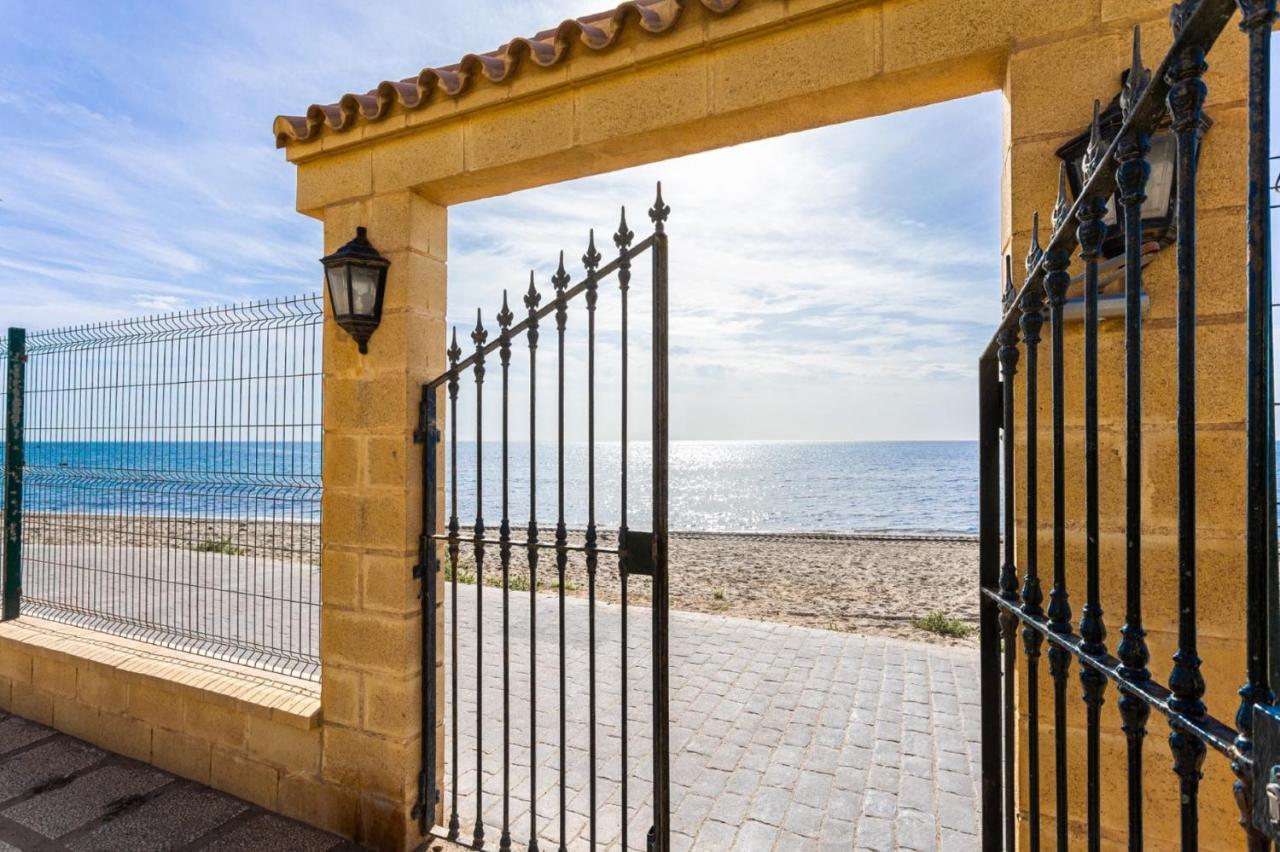 Holidays2Mijas Costa Lubina Del Sol Frontline Beach, Pool, Terrace, Seaview & Parking Sitio de Calahonda ภายนอก รูปภาพ